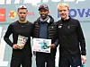 De tre beste menn på 10 km: I midten vinneren Hamse Looyar, til venstre nr. 2 Sigurd Elvestad og til høyre nr. 3 Espen Hegstad Krüger