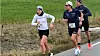 Karoline Simpson-Larsen ble suverent raskeste kvinne under årets Musdal Opp med tiden 40:46, og slo den tidligere løpsrekorden som Maren Wangensten satte i 2024 med over 2 minutter. Her ser vi Karoline omtrent halvvegs i løpet sammen med Kasper Andersson Herland fra Team Anlegg Øst Entreprenør og Jonas Bergli fra Snertingdal IF Ski.