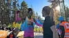Meraf Batha og Therese Johaug gratulerer hverandre med løpet. Sistnevnte tok seieren og inntok andreplass på kvinnenes alle tiders-liste på 10 km.