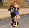 Etter 6,5 km: 225 Ntagunga og 205 Sandvik løper seg oppover på resultatlista