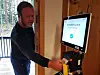 Her er det Knut Erik Østgård som får registrert postene på brikka.