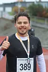 Olaf Bikset Bentzen med tommelen opp etter seieren på Spenst-løpet over 5 km.