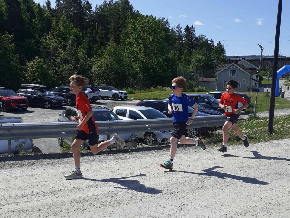 12-åringene, Eugen Wessel Mengshoel, Aksel Jakobsen Storslett og Johannes Håvimb Schjerpen fikk starte sammen med like mange trimmerne før fellesstarten. (Foto: Anne Storslett)