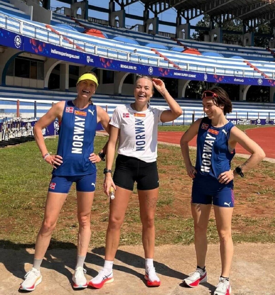 De tre norske VM-deltakerne på 100 km før start i Bengaluru (fra venstre): Annette Velde Sande, Ida Tidemand Slorafoss og Ingrid Lid.