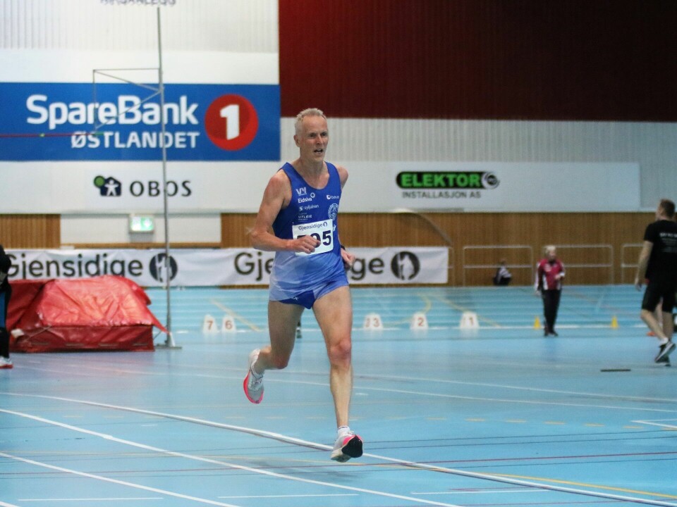 Kristian Nedregård med godt rekordforsøk på 3000 m i veteran-NM i Stangehallen