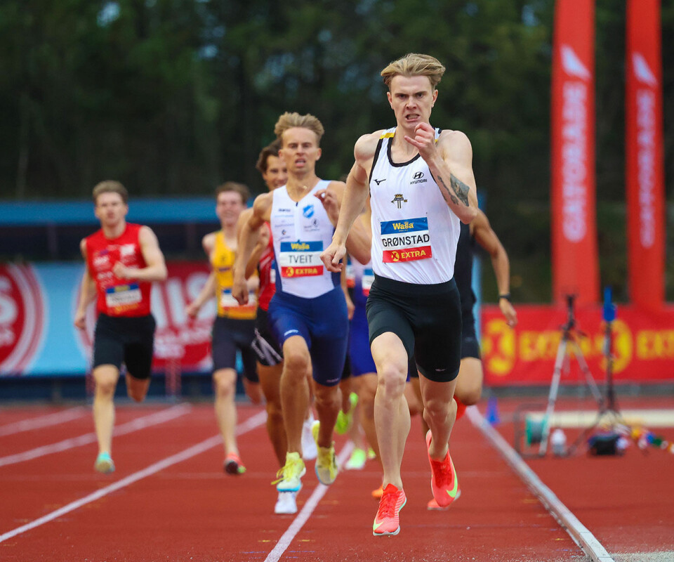 En bestemt og suveren Tobias Grønstad spurter mot mål og NM-tittel på 800 meter.