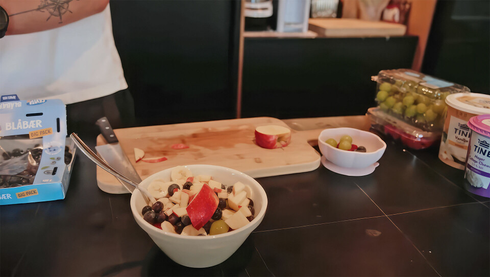 Fruktsalat á la Ingebrigtsen. (Foto: Skjermdump fra Youtube)