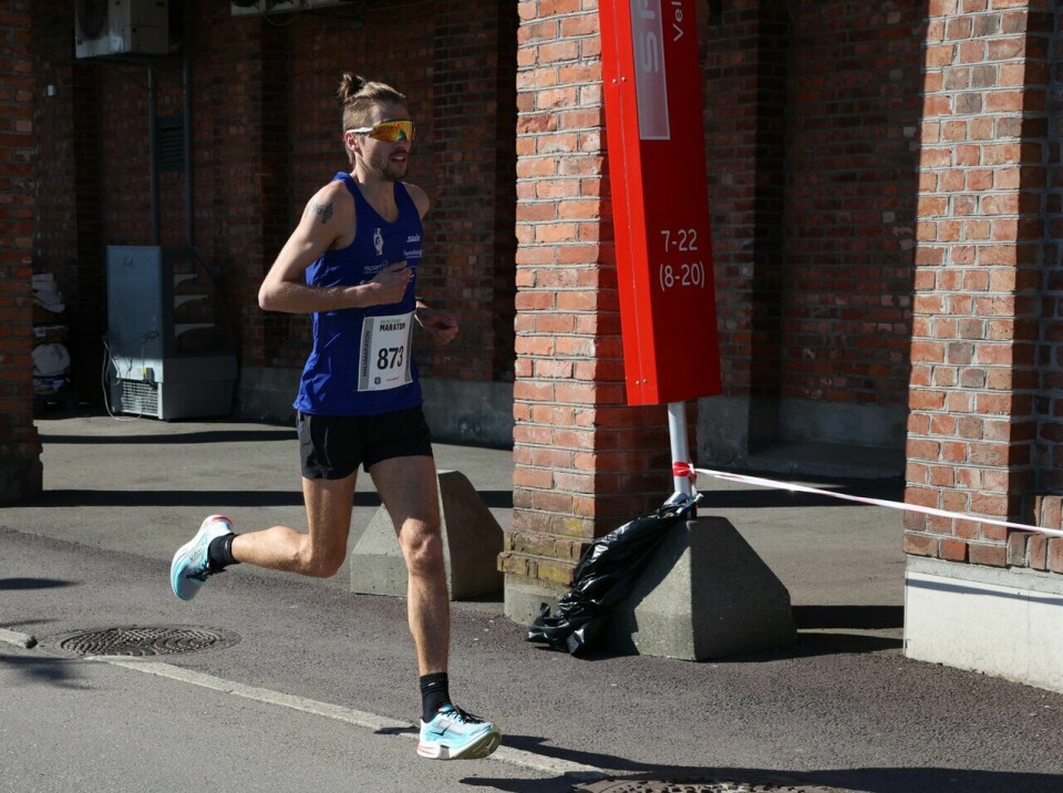 Vinner:Elmer Mulleri Skalle på vei ut på førsterunden på halvmaraton. (Foto: Marianne Røhme / Kondis © Kondis) Holmestrand Maraton 2025