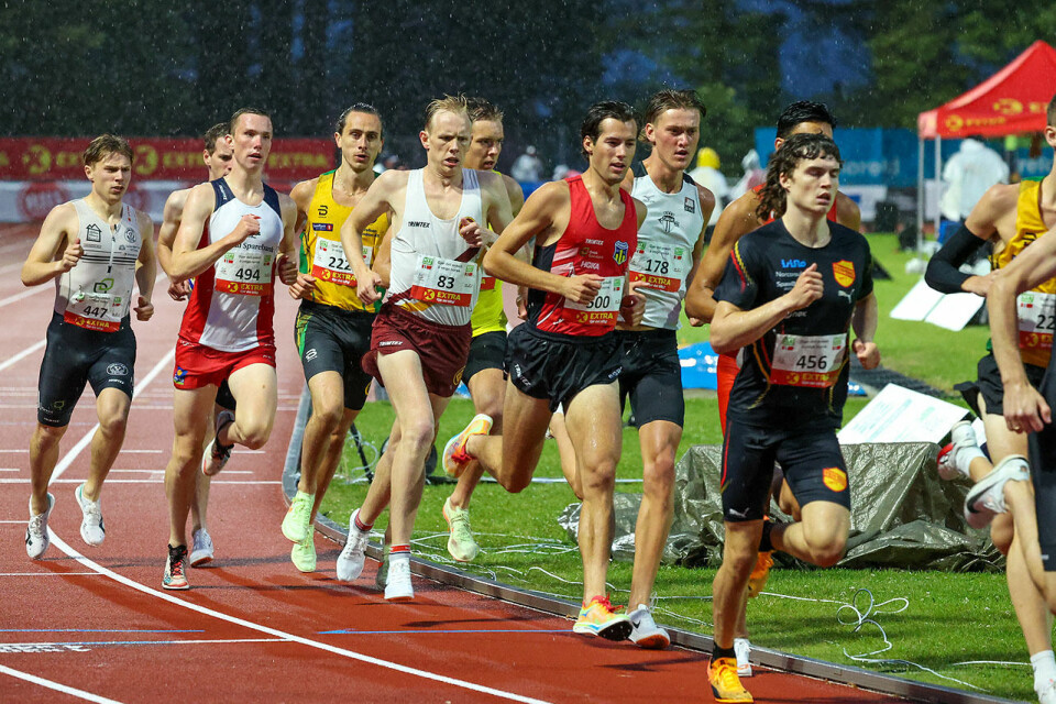 Jakob Ingebrigtsen med rått løp i griseværet i NM-finalen på 1500 m