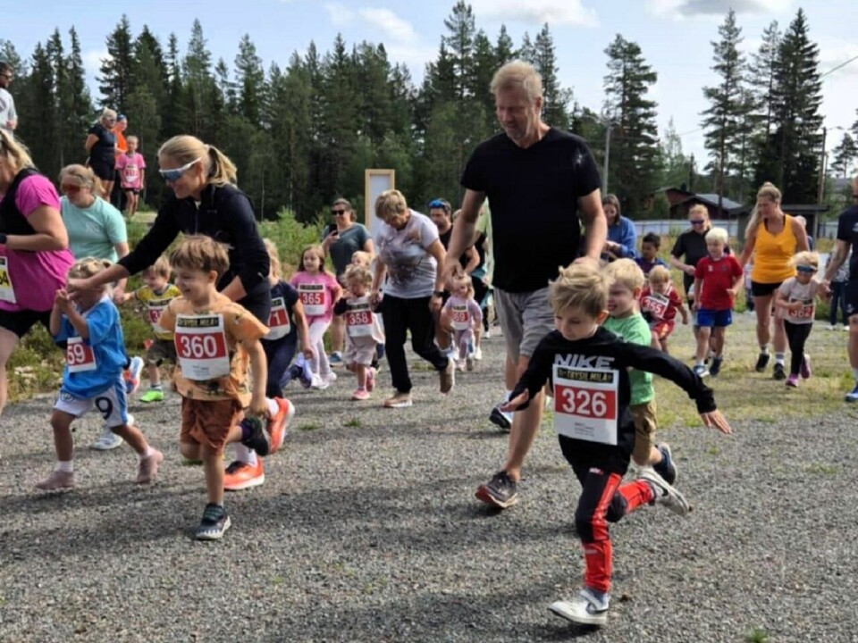 Det voksne måtte henge i fra start på barneløpet. (Foto: Østby IL)