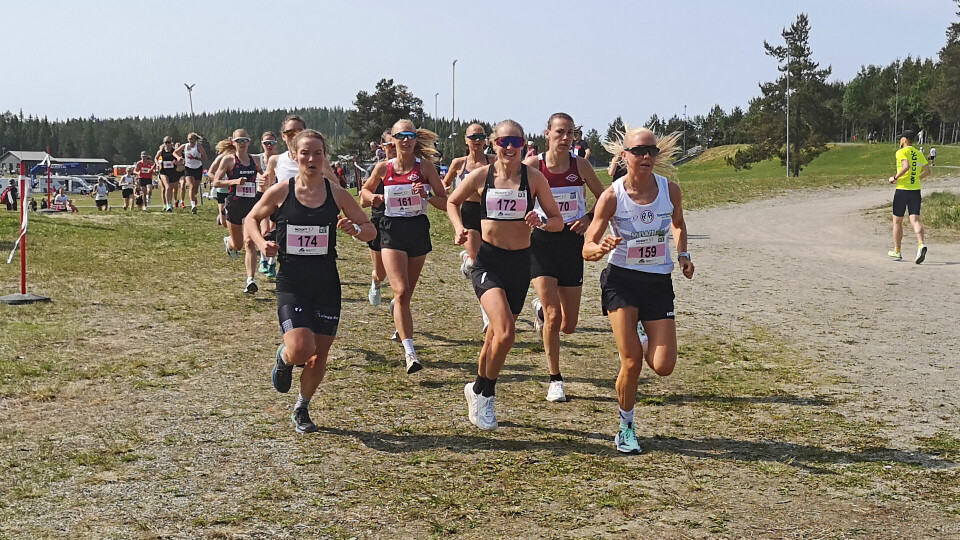Karoline Simpson-Larsen (172) tok seieren til slutt. Her har starten nylig gått. (Foto: Rolf Bakken)