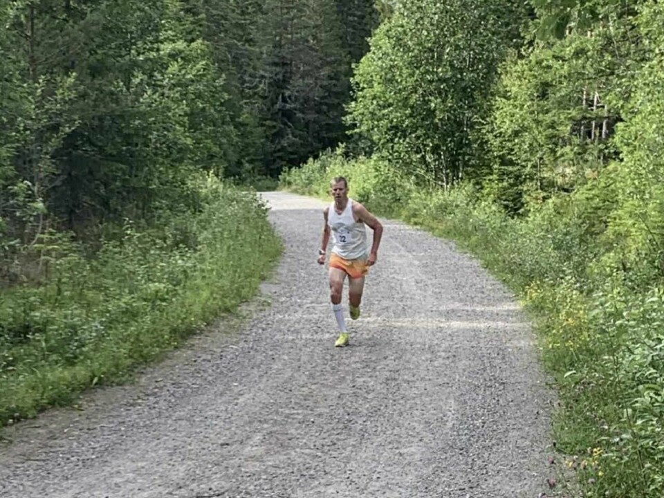 Jarle i velkjent driv opp til seier og Strava-KOM i Holtberget tirsdag. (Foto: Mikael Igelström)