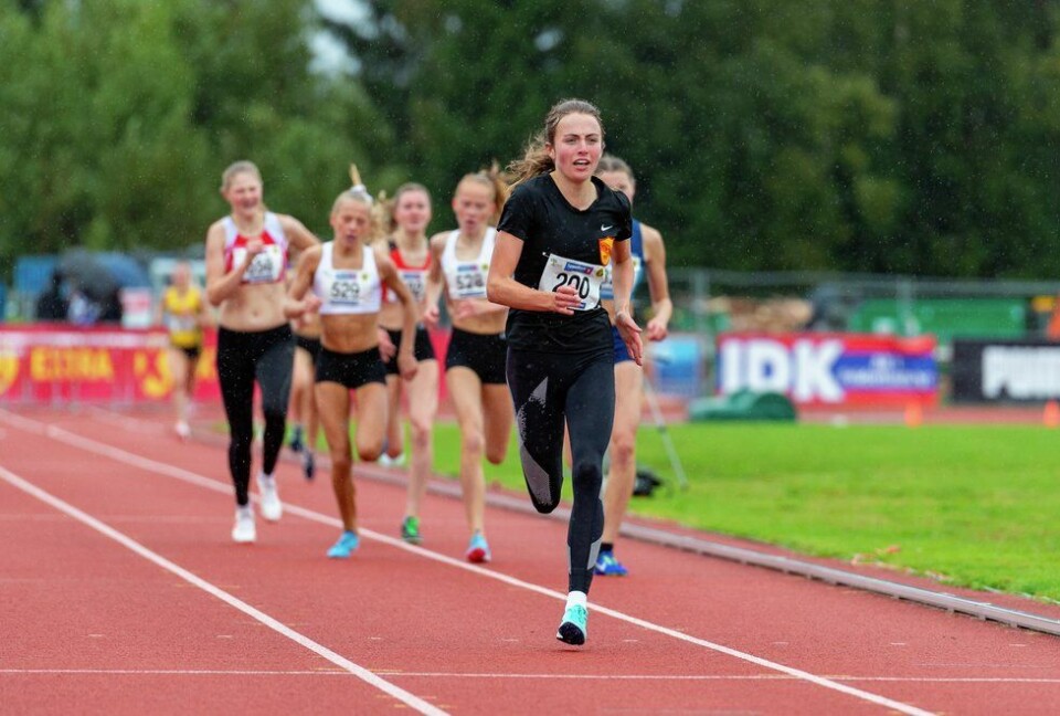 UM friidrett 2019 Jessheim - 800m J-16 Ingeborg Østgård drar til i en spurt ingen kan følge henne på