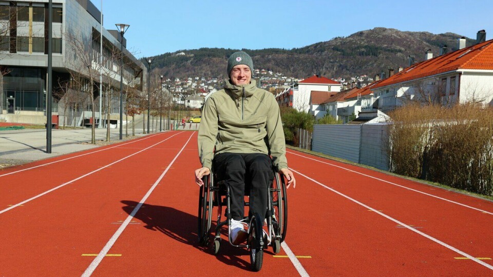 Skadefri:Selv om Konrad har brukt armene vesentlig mer etter at han havnet i rullestol, har han klart seg uten skader. (Foto: Arne Dag Myking) Konrad Åsnes - Fotoshoot ved Høgskulen på Vestlandet