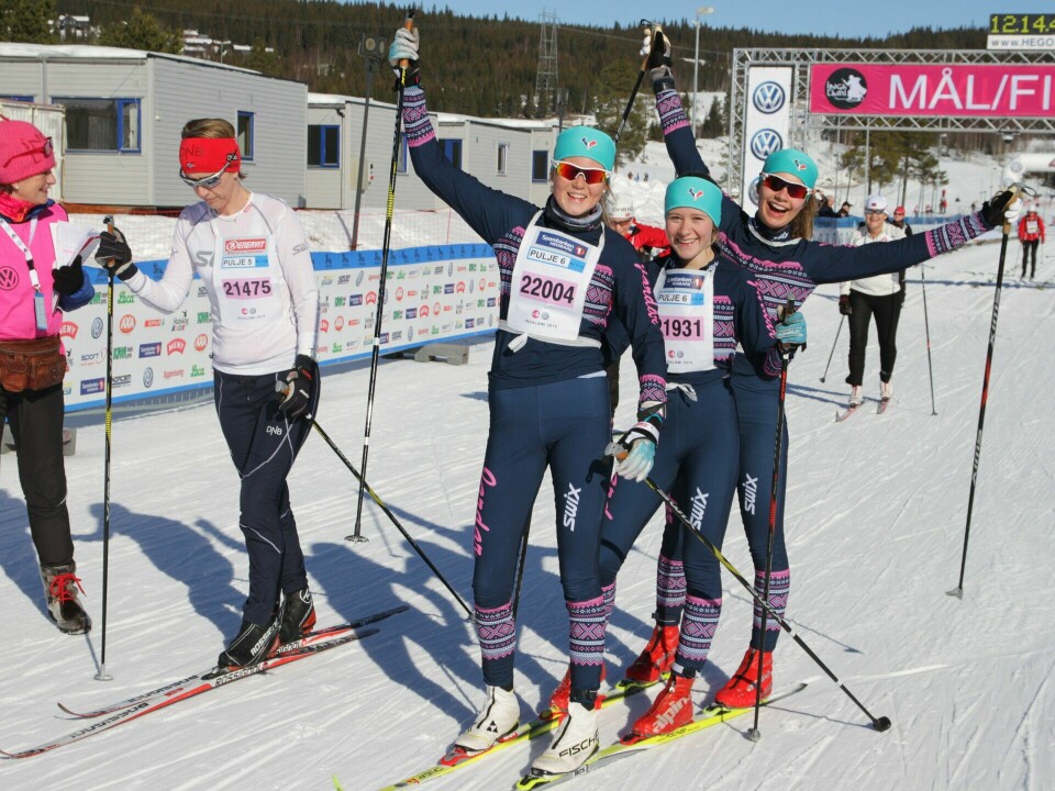 Tre bilde jenter fra Asker som gikk Ingalåmi på et par ski i 2015. (Foto: Finn Olsen) Inglåmi 2015
