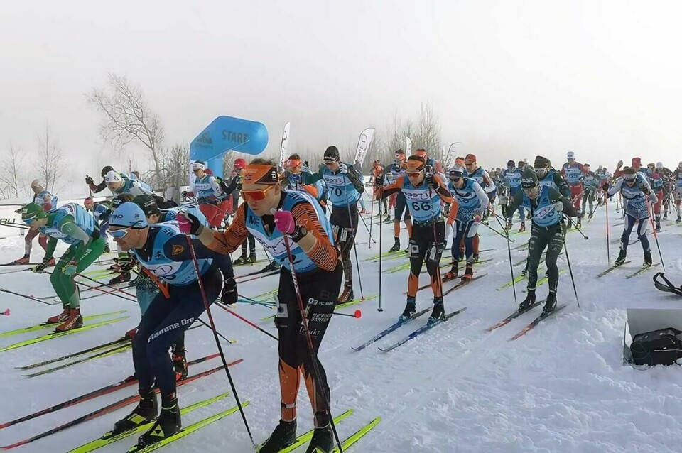 Alle reportasjer og tall fra SkiBirken 2024 Deltakerne i Birkebeinerrennet må vente et døgn før de slipper av gårde over fjellet. Her fra starten i eliteklassen for menn i fjor. (Foto: Rolf Bakken)