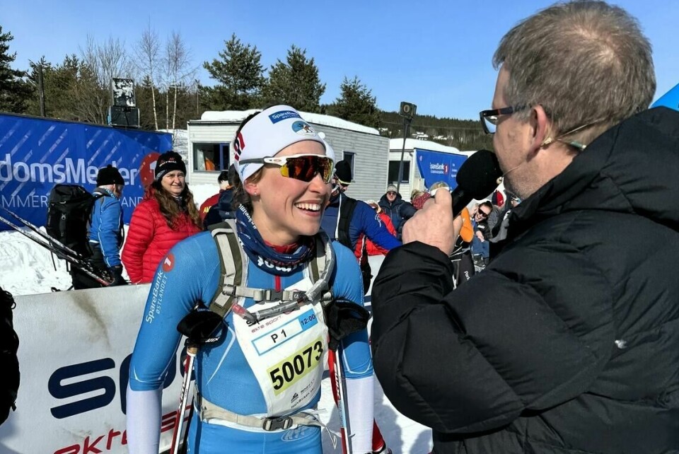 Alle reportasjer og tall fra SkiBirken 2024 Thea Sørum blir intervjuet etter seieren på Birkebeineren skistadion søndag. (Foto: Finn Olsen)