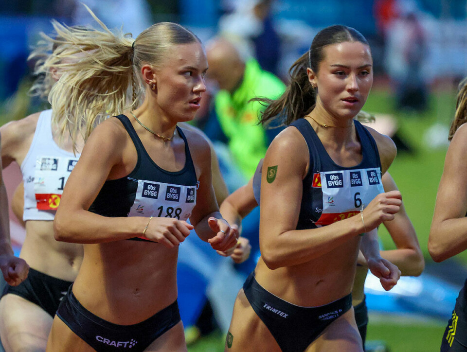 Malin Hoelsveen foran Malin Nyfors i 800 meter-finalen