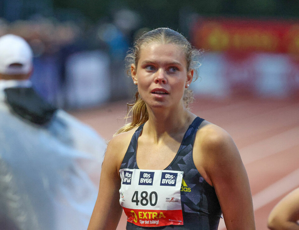 Malin Hoelsveen foran Malin Nyfors i 800 meter-finalen
