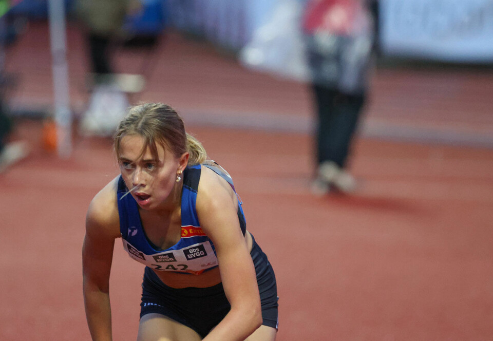 Malin Hoelsveen foran Malin Nyfors i 800 meter-finalen