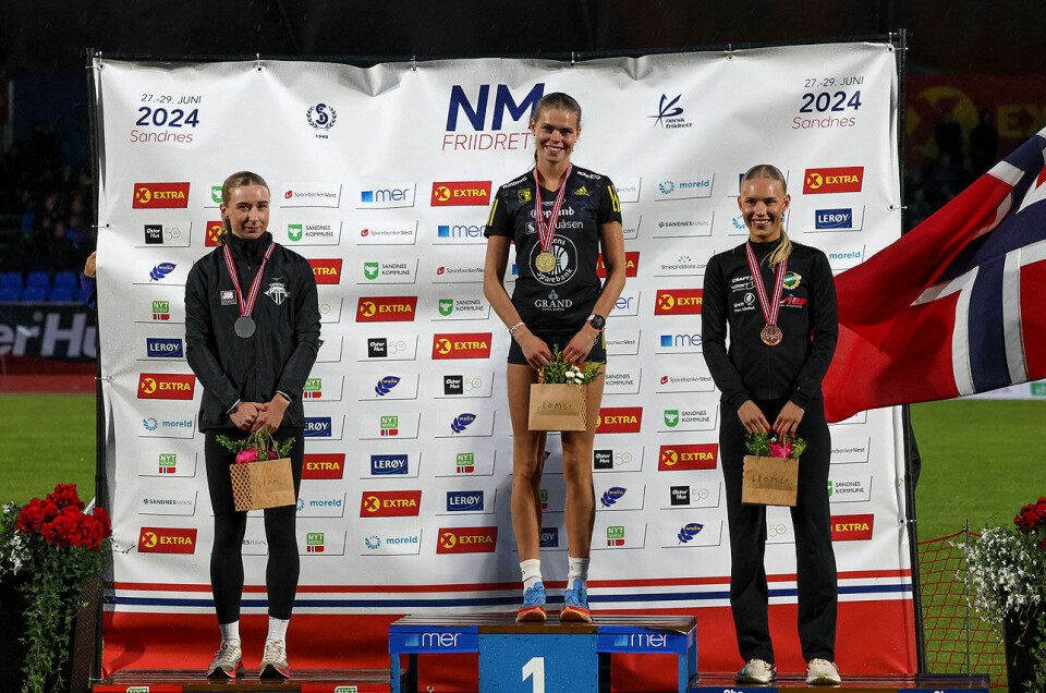 Malin Hoelsveen foran Malin Nyfors i 800 meter-finalen