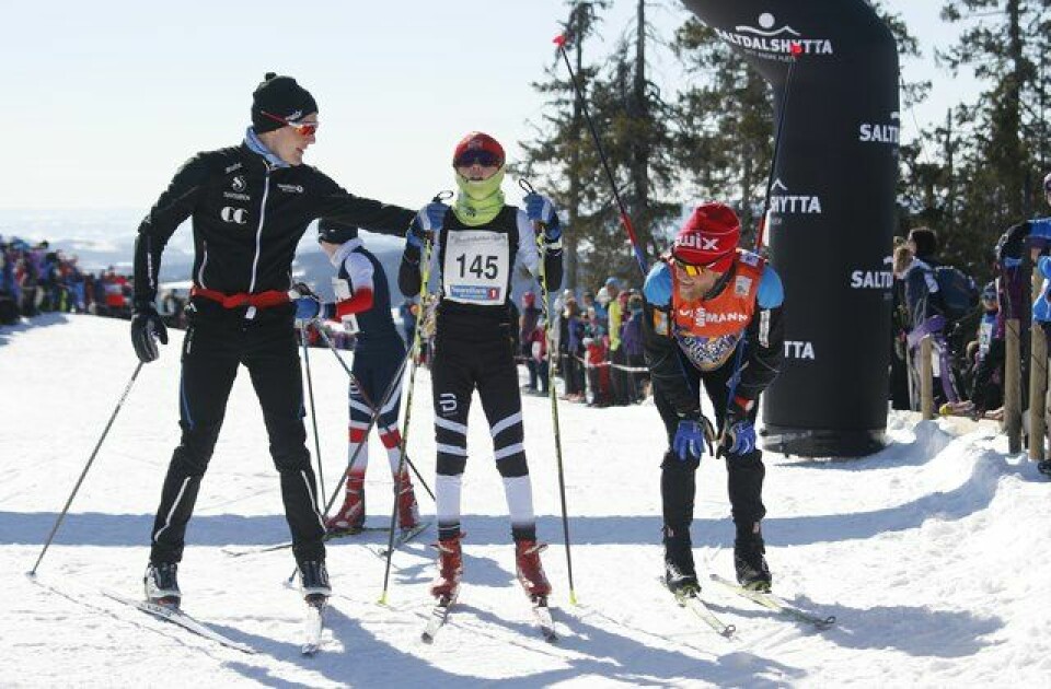 Leopold Strand fra Njård fikk god pes av både Simen Andreas Sveen (til v.) og Martin Johnsrud Sundby på toppen av Monsterbakken påskeaften. Monsterbakken Opp 2018