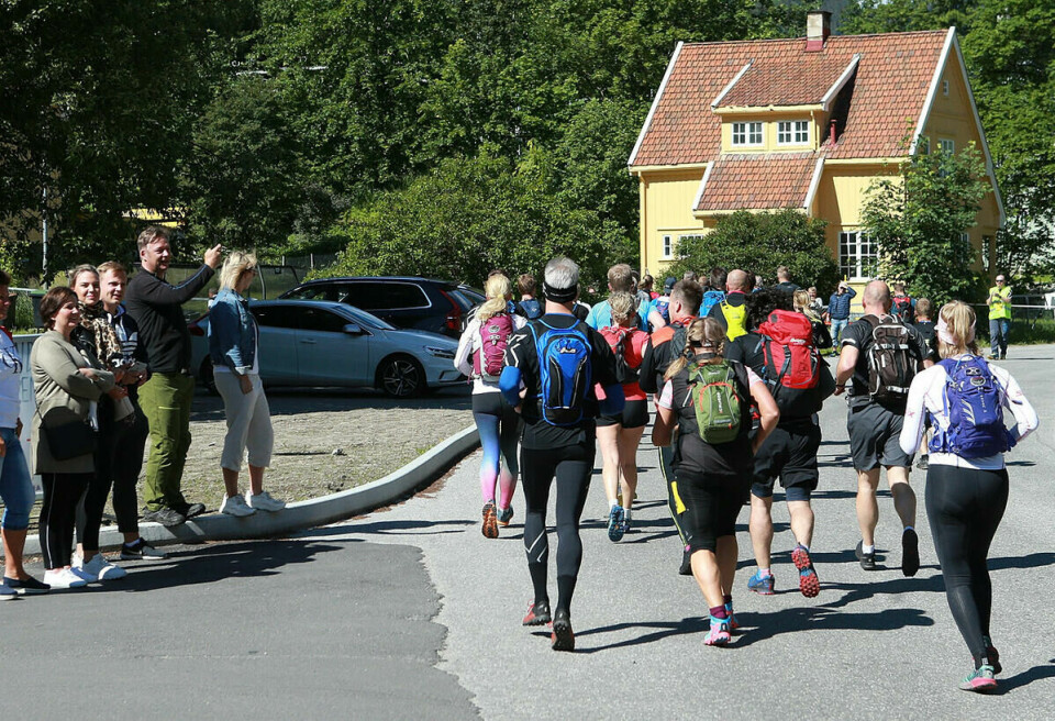 Gjennom_Rjukan_mange_bakfra_1280_AZ3T3138