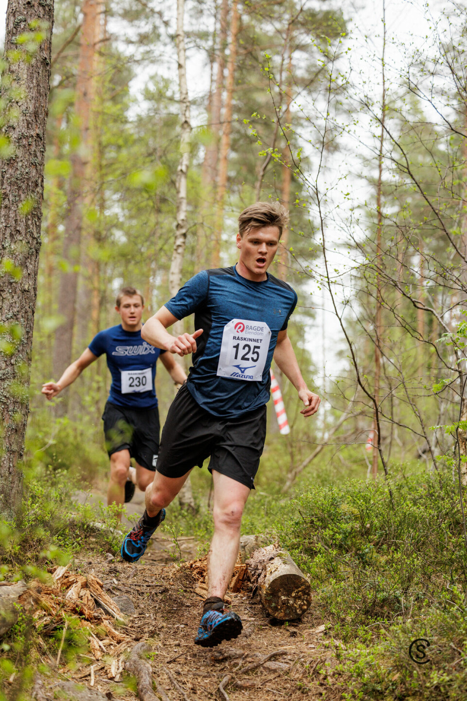 Jon Fossen Rosenberg foran Elias Nordklev. (Foto: Sylvain Cavatz)