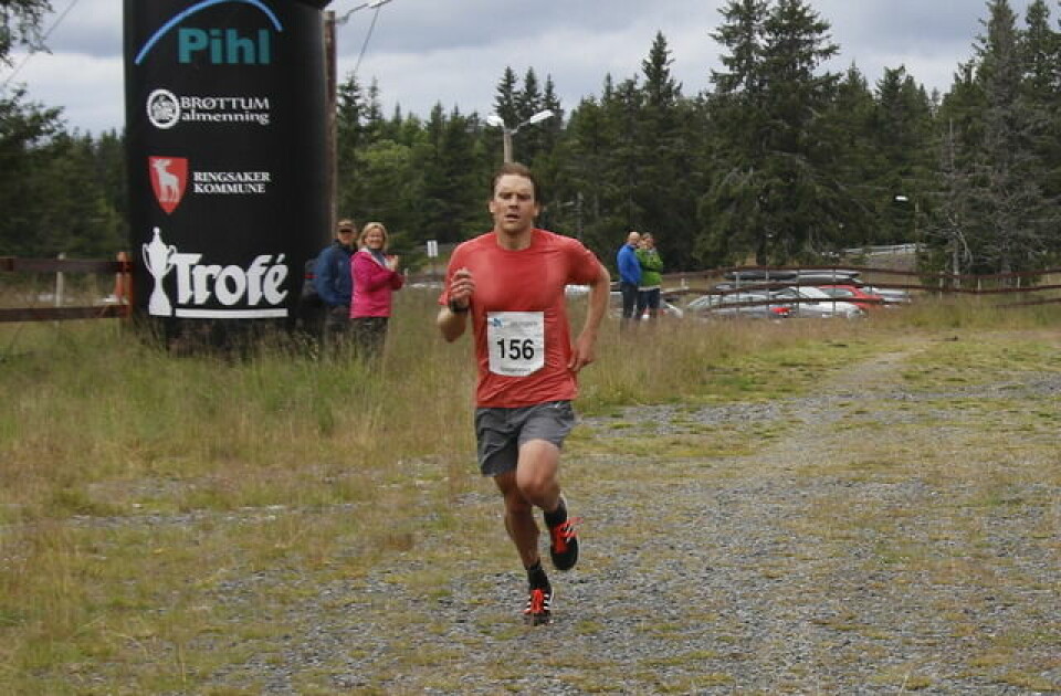Devon Kershaw i mål som vinner av en litt for lang kortløype i Sjusjøløpet på 36.52. (Foto: Erik Haugen) Devon Kershaw i mål som vinner av en litt for lang kortløype i Sjusjøløpet på 36.52. (Foto: Erik Haugen)