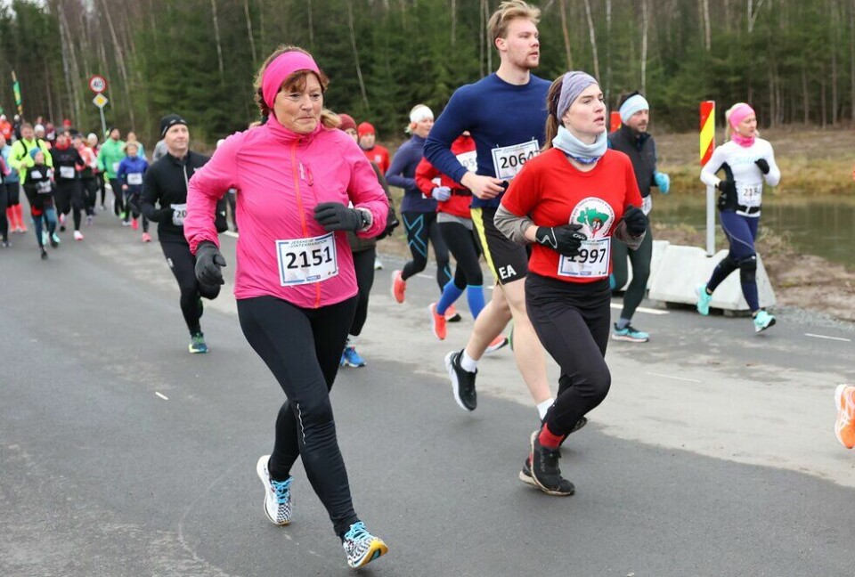 Nr 2151 Wenche Dørum og 1997 Stine Linnerud Jespersen i 10-kilometeren under Jessheim Vintermaraton 2021