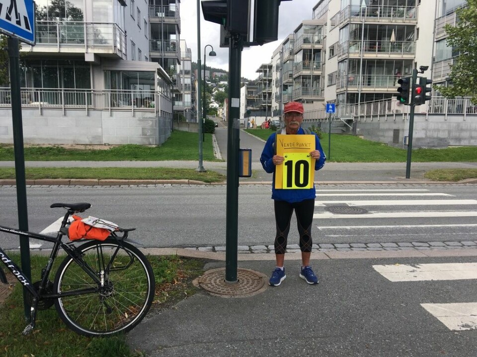 Korrekte løypelengder er viktig for mange. Her er vår løypemålesjef Vidar Dvergedal under løypemålingen på et løp tidligere i år. Målingen var korrekt, men løypa dessverre feilmerket. Korrekte løypelengder er viktig for mange. Her er vår løypemålesjef Vidar Dvergedal under løypemålingen på et løp tidligere i år. Målingen var korrekt, men løypa dessverre feilmerket.