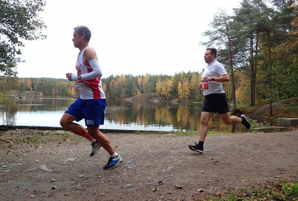 Tim Bennett liker seg best med startnummer, som her i Nøklevann Rundt 2019. Akkurat nå er det andre ting som gjelder. (Foto: Marianne Røhme) Kondispresident Tim Bennett (fremst) Nøklevann Rundt 2019