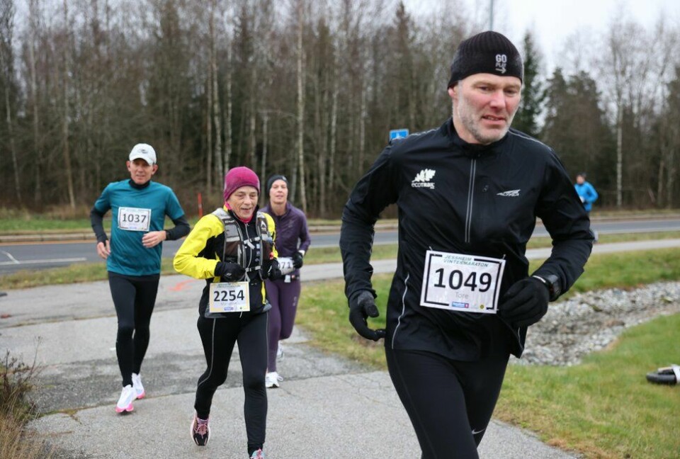 Nr 1049 Tore Mortensen, 2254 Marianne Nesje og 1037 Anders Artelius i Jessheim Vintermaraton 2021