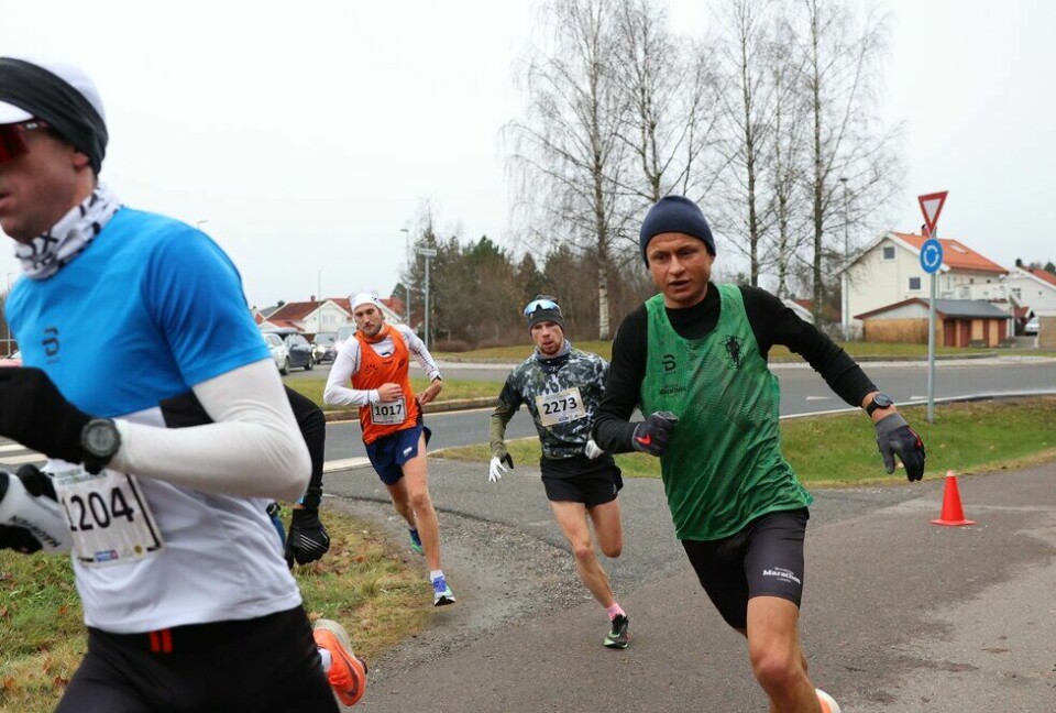 Andreas Grøgaard med stø kurs mot fotografen under Jessheim Vintermaraton 2021