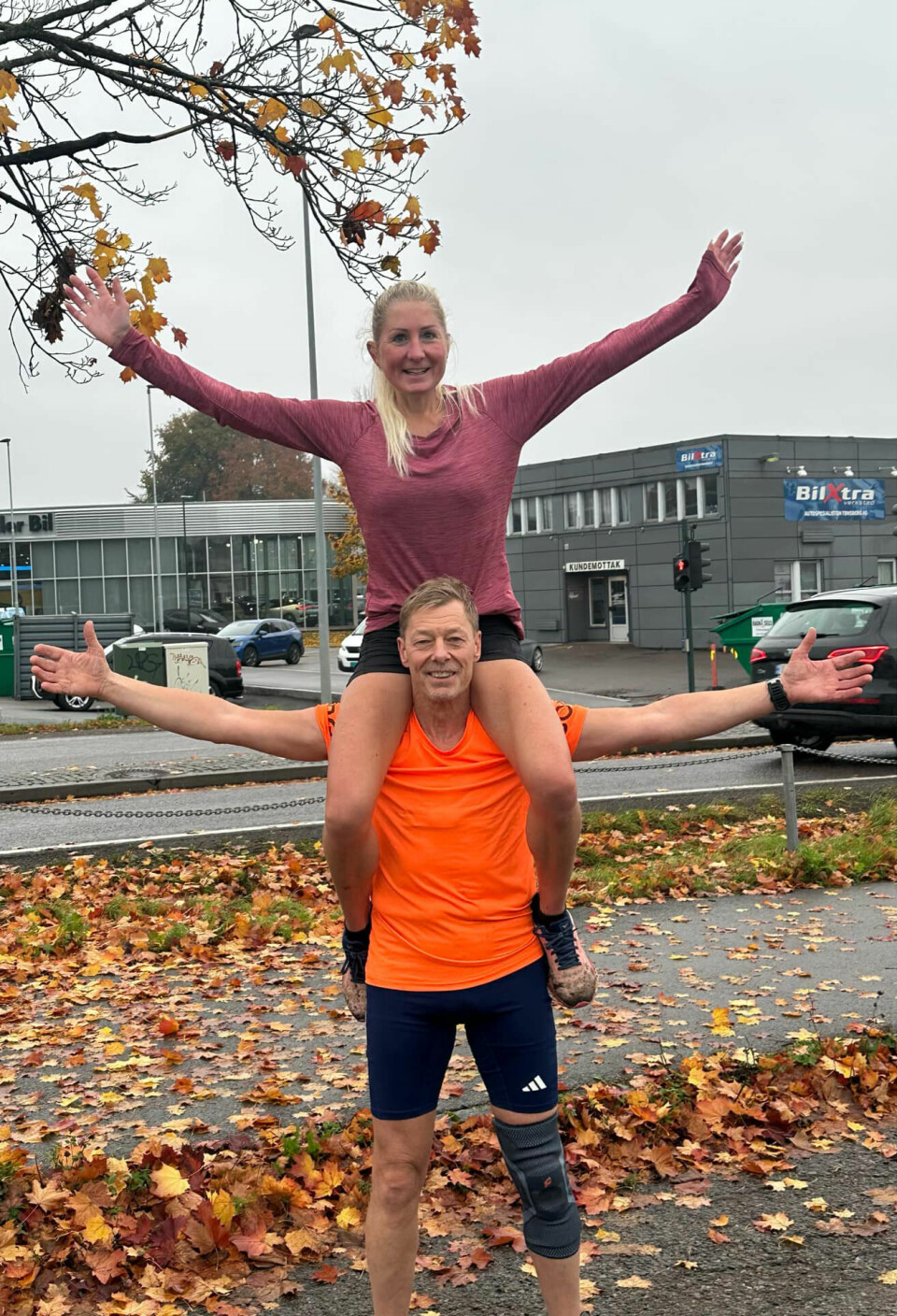 Delt glede:Nina og Jørn feirer livet og løpegleden på den ukentlige lørdagsturen. (Foto: Anders Moen)