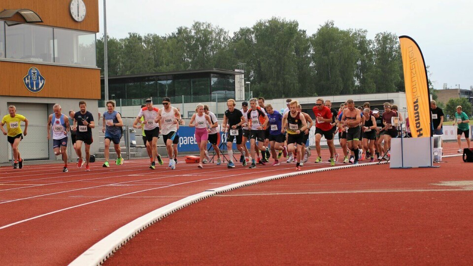 46 løpere legger i vei på sine 25 runder på Børstad. (Foto. Finn Ansgar Haneberg) 46 løpere legger i vei på sine 25 runder på Børstad. (Foto. Finn Ansgar Haneberg)