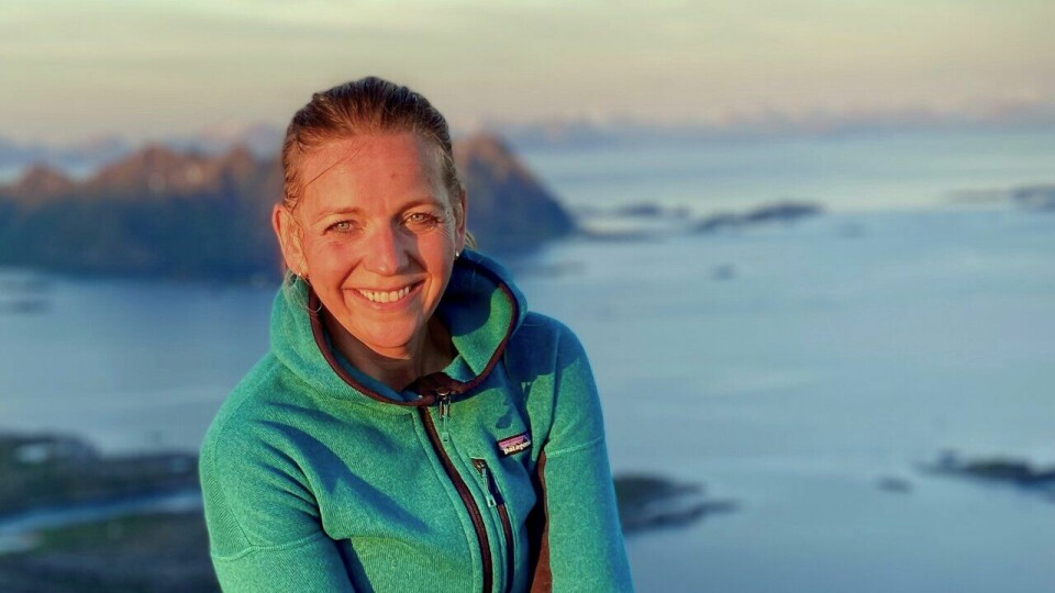 Allsidig: Nina Marie Holmefjord trener allsidig og legger gjerne inn en fjelltur i treningen. Her fra Svolvær. (Foto: Privat) Nina Marie Holmefjord