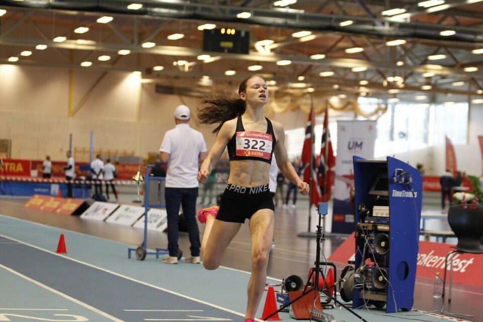 Ny klar UM-seier til Marte Hovland på 800 m