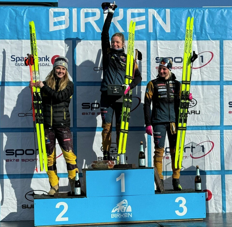 De tre beste kvinnene i Birkebeinerrennet 2024 på pallen på Birkebeineren skistadion søndag: (Foto: Finn Olsen) Birkebeinerrennet 2024