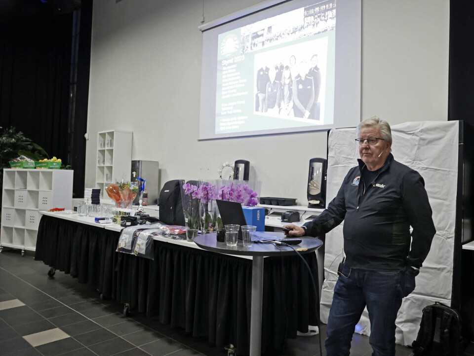 Finn Olsen, styreleder og primus motor i Sørdalskarusellen fra tidenes morgen, ledet premieutdelingen på en effektiv og ryddig måte.