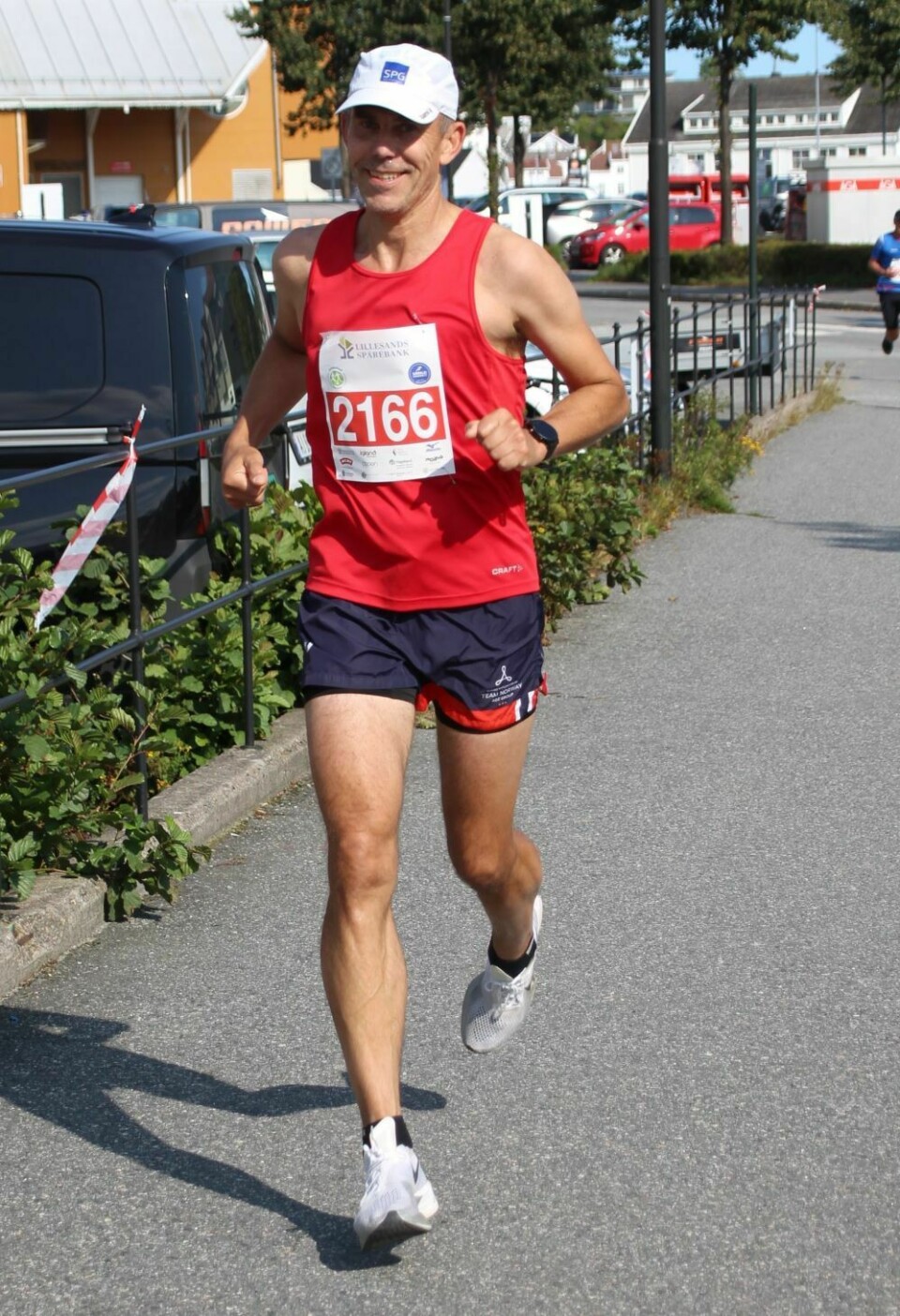 Dagfinn Mo, Moss IL ser ud til at nyde omgivelserne i Grimstad. Tiden blev 1:43:10