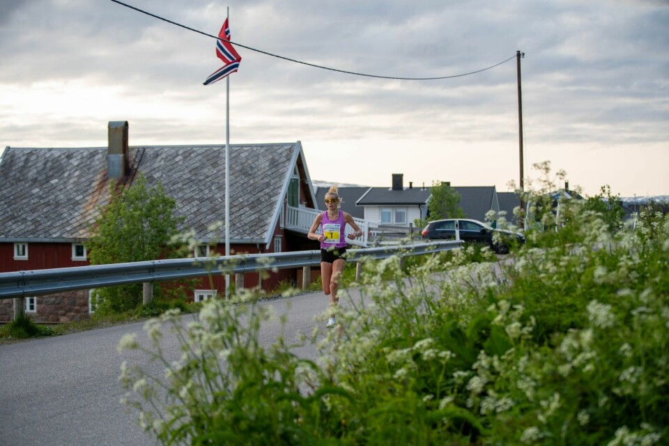 Fjorårsvinner Hanna Lindholm ledet med et minutt på Marte Mæhlum Johansen halvveis. (Foto: arrangøren)