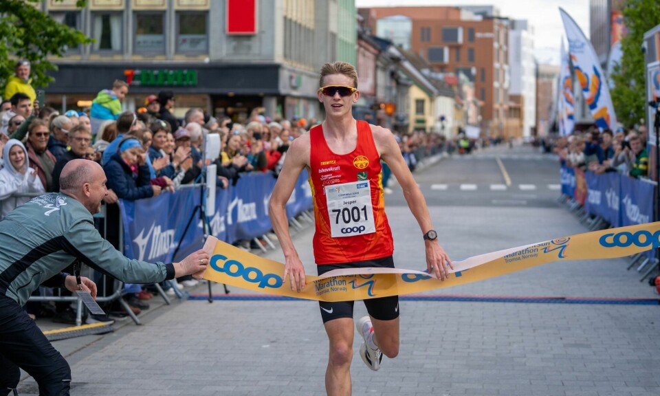 Jesper Lundin bryter målsnøret på 30:23. (Foto: arrangøren)