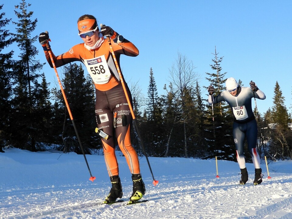 Treeren Marie Renee Sørum Gangsø fulgt av Halvor Brochmann etter 25 km. (Foto: Stein Arne Negård)