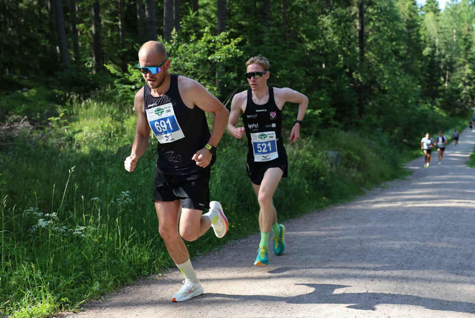 Pål Golberg foran Halfdan-Emil Færø etter et par kilometer. Noen meter foran ligger Tore Klungland enn så lenge. (Foto: Tom-Arild hansen)