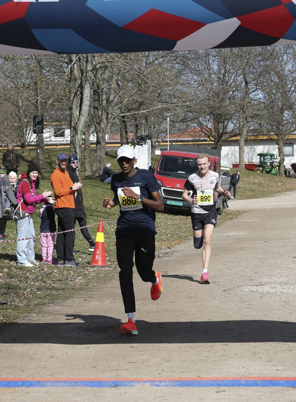 Hamse Looyaar tok “helgas dobbel” ved å løpe 10 km på 31.58 i Drammen på lørdag og halvmaraton på 1.12.10 i Fredrikstad på søndag. (Foto: Ida Christin Foss)