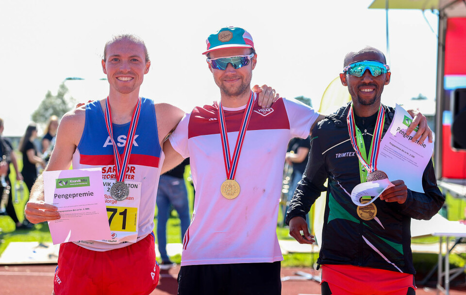 Premiepallen menn halvmaraton: Marius Garmann Sørli, Sjur Krystad Prestsæter og Frew Zenebe Brkineh.