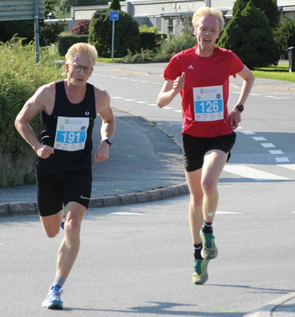 Nummer to og tre på 5 km: Preben Hafnor, Kristiansand og Sikko Tammena, Tyskland med tiderne 17:05 og 17:12