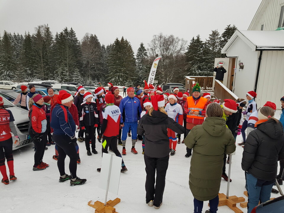 Løpere samlet før start.