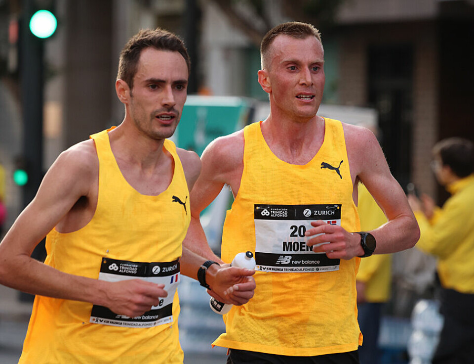 Her er franske Emmanuel Roudolff Levisse og Sondre Moen ca. 23 km ut i løypen. Begge løper for Puma.